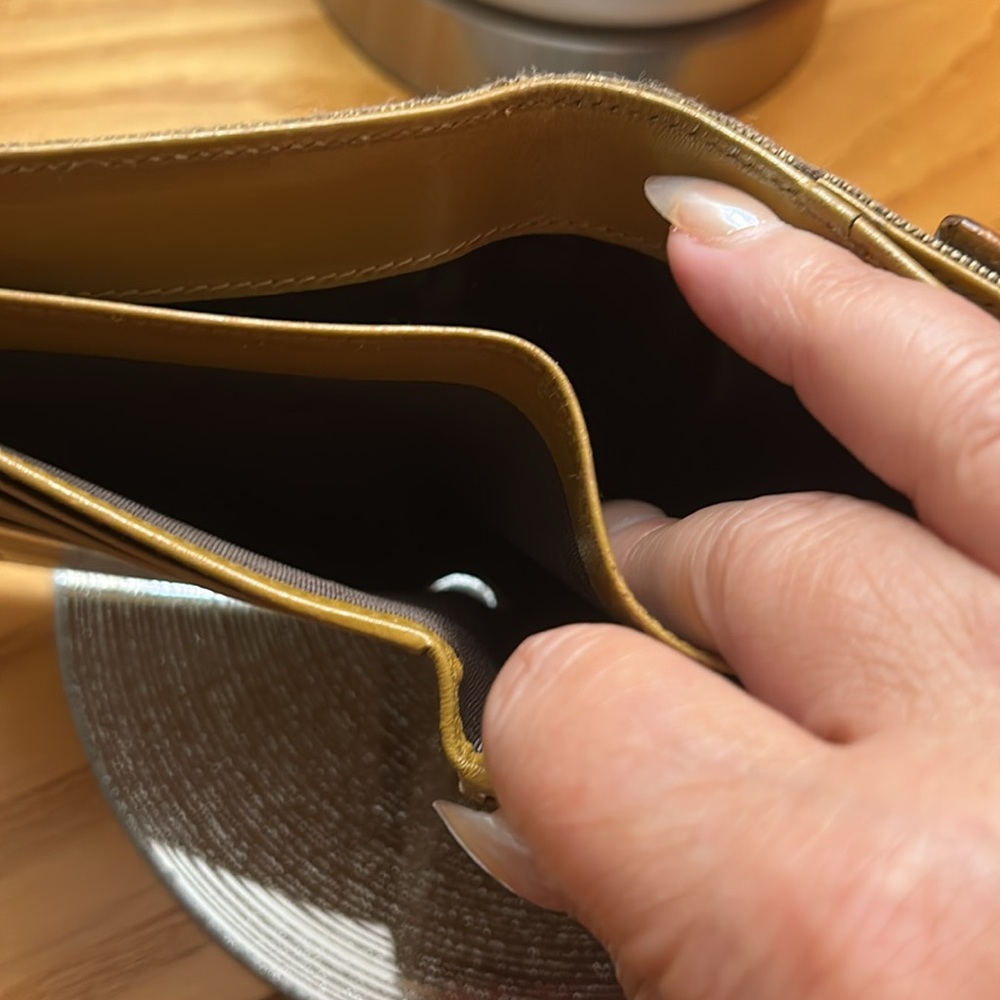 Gucci Brown Patterned Wallet with Gold Hardware - Picture 7 of 13